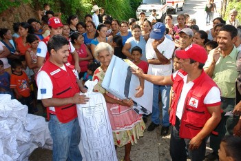 Cruz Roja Guatemalteca entrega Ayuda Humanitaria 